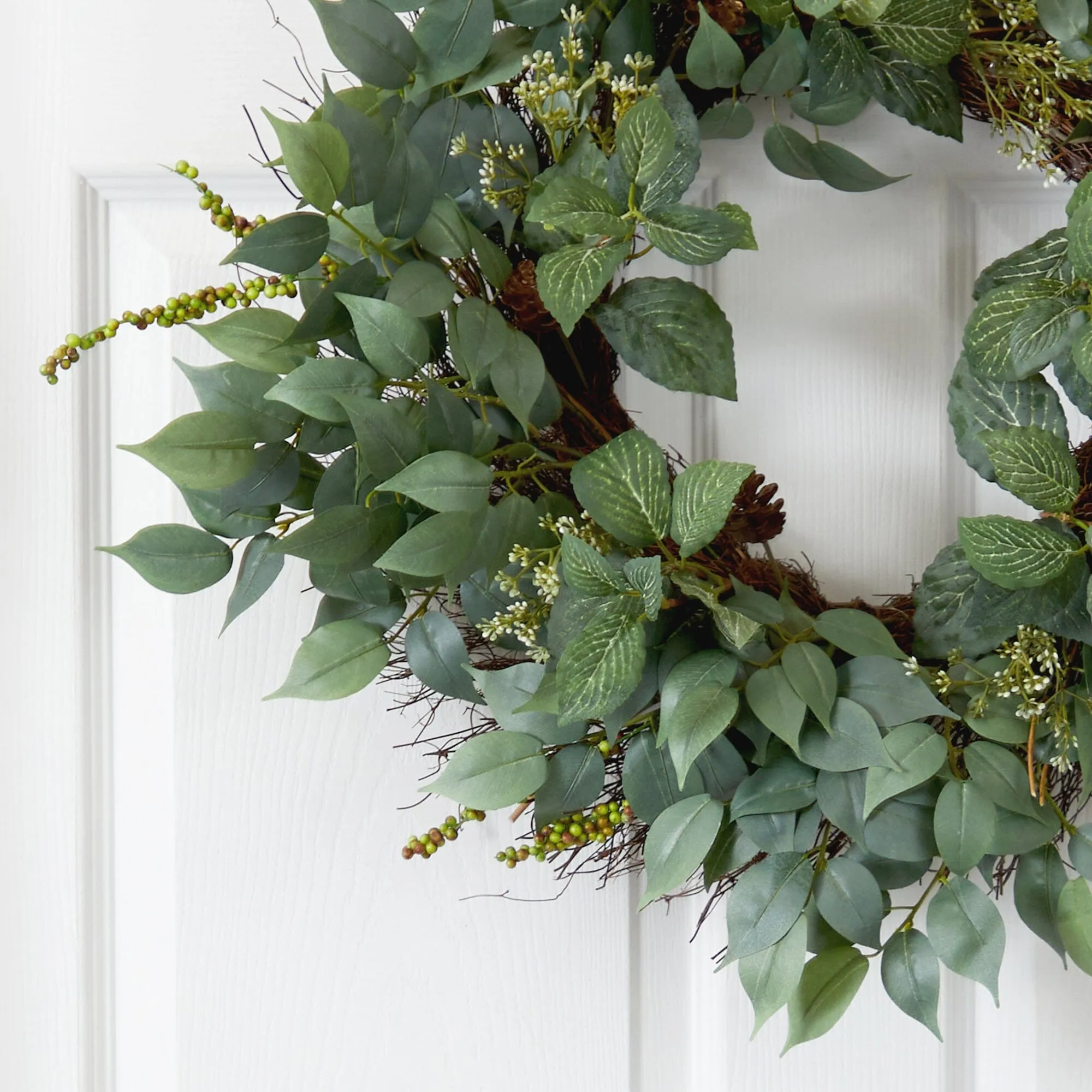 23” Mix Royal Ruscus, Fittonia and Berries Artificial Wreath