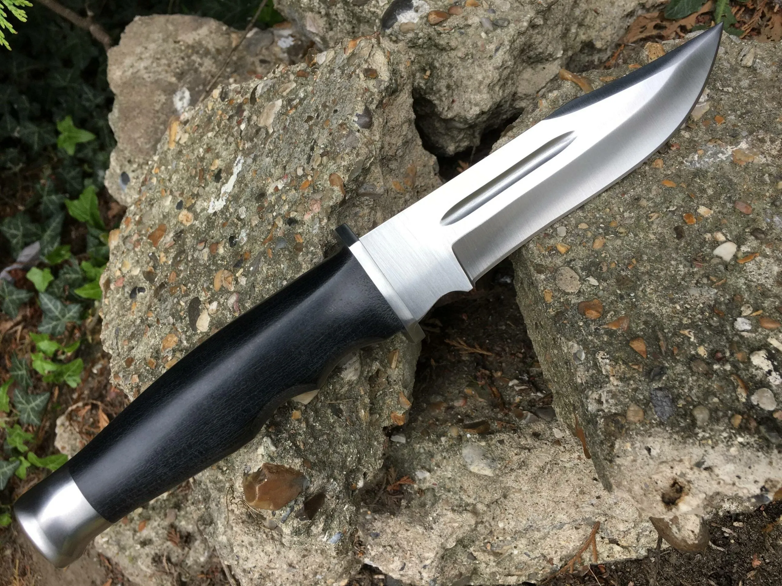 Fixed blade Survival knife with Micarta Handle