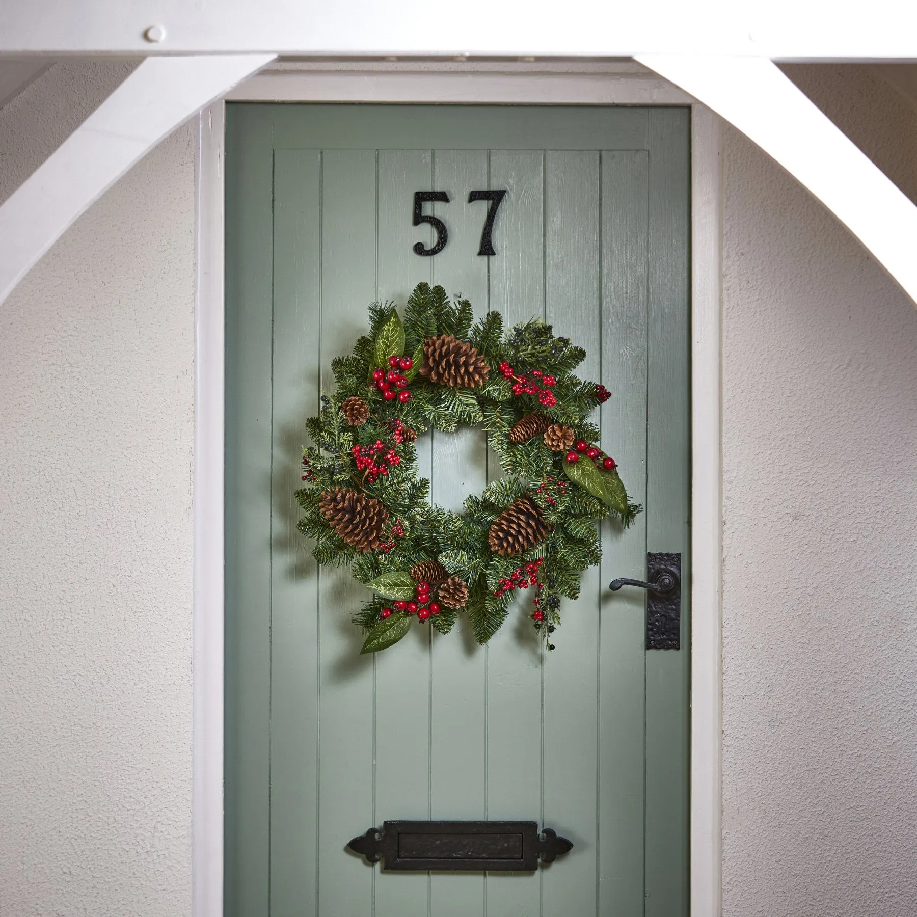 The Tree Company 45cm Natural Red Berry & Pinecone Fir Wreath